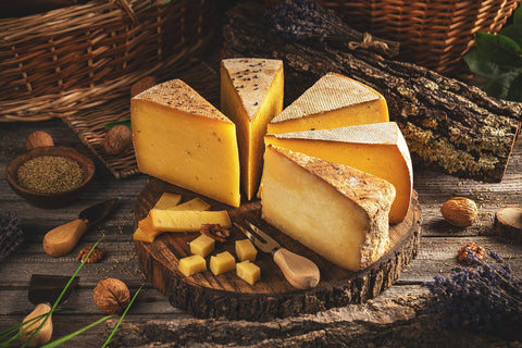 Welcher Hartkäse hält die Bergtour aus? - TIROLISH